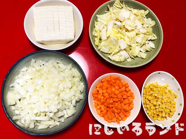 ヘルシーで栄養満点！体に優しい「豆腐と野菜たっぷり食べるスープ」給食レシピ｜幼児食・離乳食レシピ