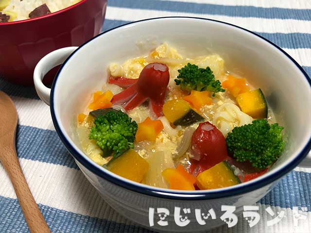 離乳食にもおすすめ「お豆腐とお野菜たっぷり食べるスープ」給食レシピ｜幼児食